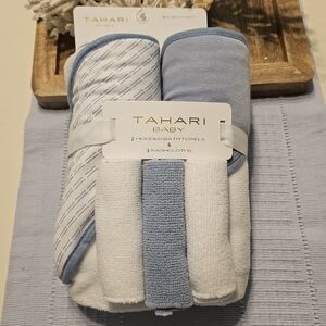 NWT Tahari Baby Towel Set - 2 hooded towels and 3 wash clothes Blue and white